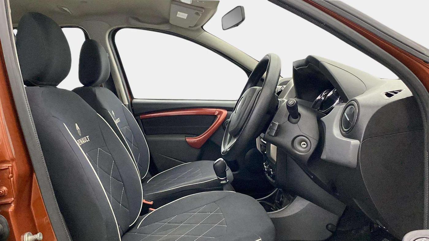 2017 Renault Duster RXS CVT, Petrol, Automatic, 52,640 km, Right Side Front Door Cabin
