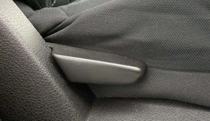 2017 Renault Duster RXS CVT, Petrol, Automatic, 52,640 km, Driver Side Adjustment Panel