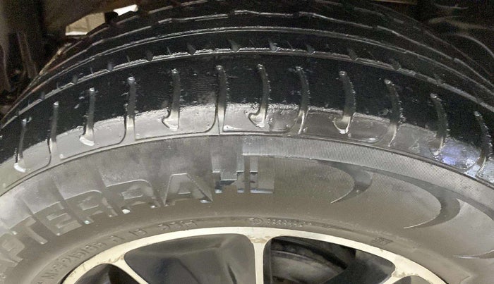 2017 Renault Duster RXS CVT, Petrol, Automatic, 52,640 km, Right Rear Tyre Tread