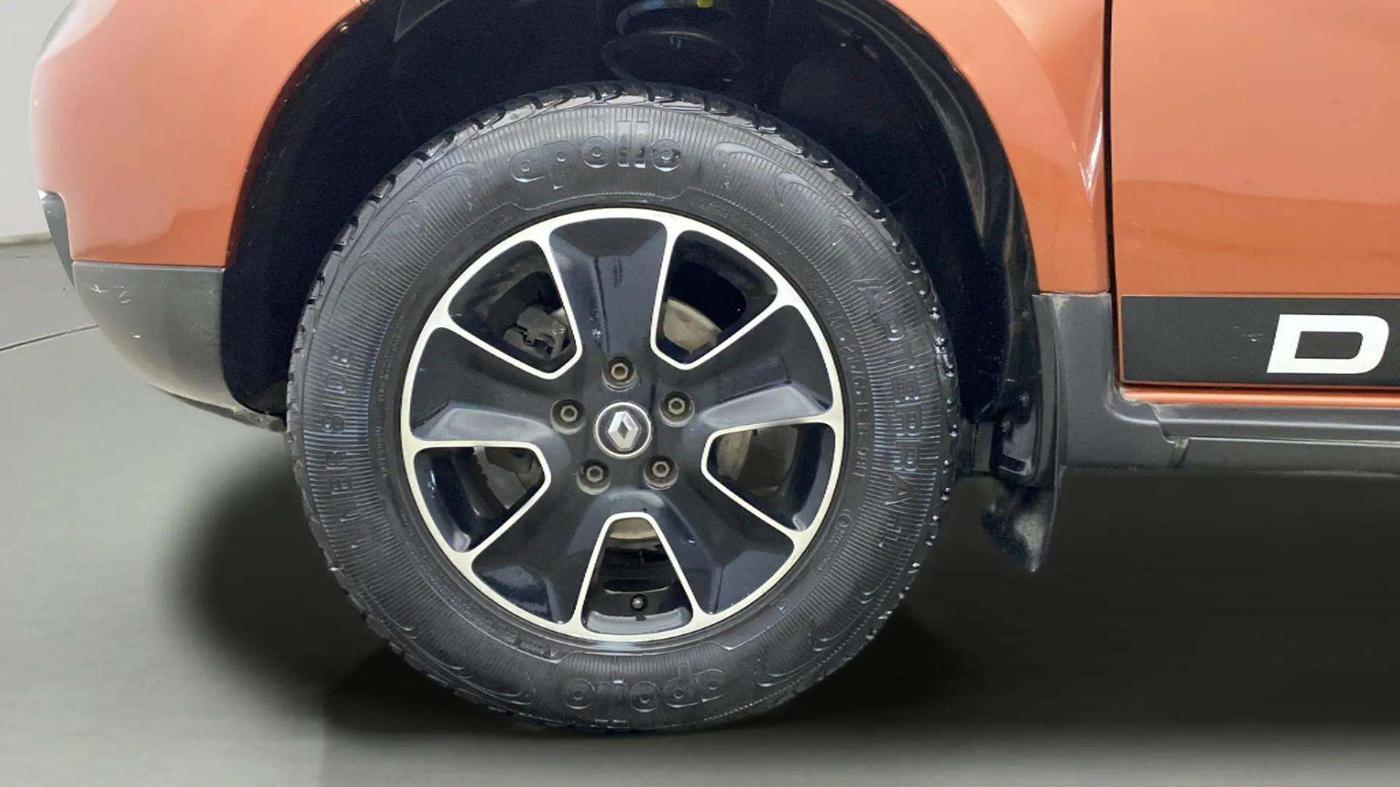 2017 Renault Duster RXS CVT, Petrol, Automatic, 52,640 km, Left Front Wheel