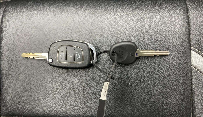 2021 Hyundai GRAND I10 NIOS SPORTZ AMT 1.2 KAPPA VTVT, Petrol, Automatic, 39,211 km, Key Close Up