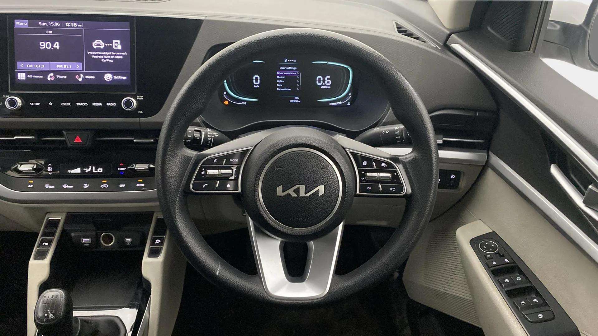 Steering-wheel-close-up-29