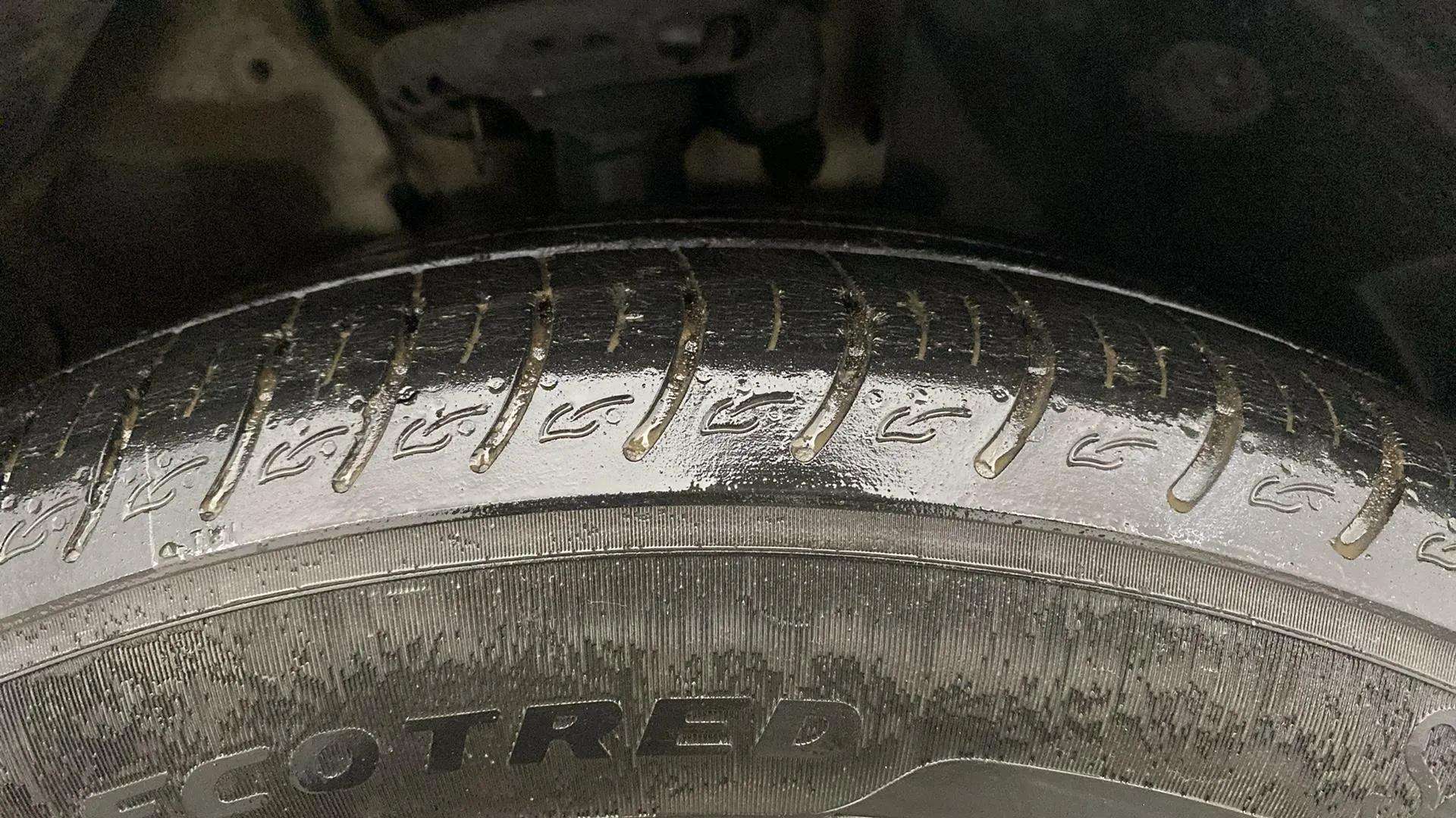 RHS-Front-Tyre-Tread-18