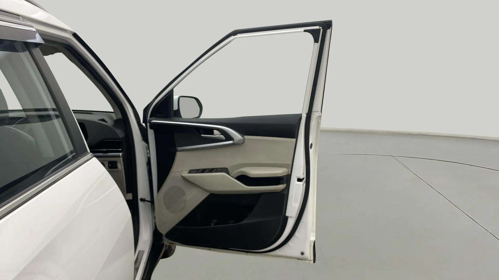 RHS-Front-Door-Open-32