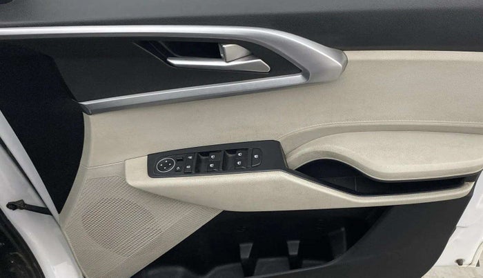 2022 KIA CARENS PRESTIGE PLUS 1.4 PETROL 7 STR, Petrol, Manual, 20,327 km, Driver Side Door Panels Control