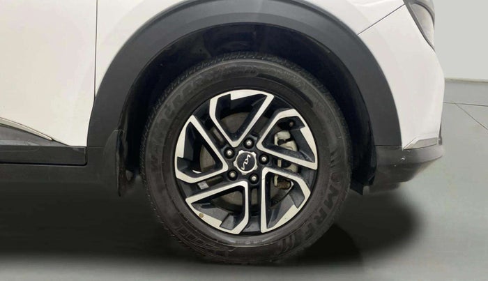 2022 KIA CARENS PRESTIGE PLUS 1.4 PETROL 7 STR, Petrol, Manual, 20,327 km, Right Front Wheel
