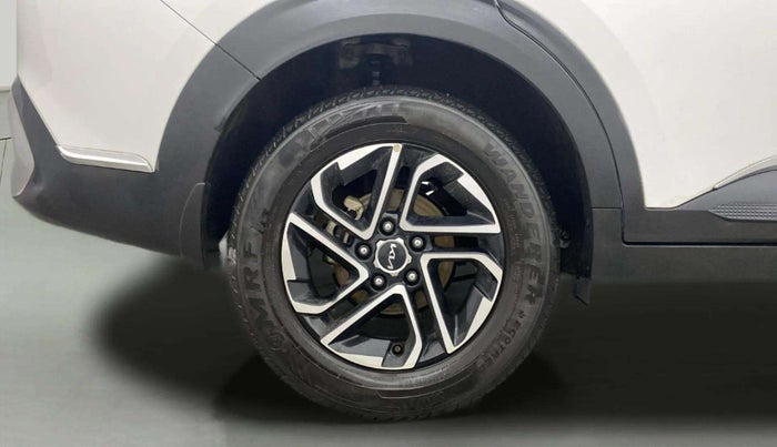 2022 KIA CARENS PRESTIGE PLUS 1.4 PETROL 7 STR, Petrol, Manual, 20,327 km, Right Rear Wheel