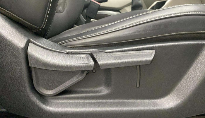 2022 KIA CARENS PRESTIGE PLUS 1.4 PETROL 7 STR, Petrol, Manual, 20,327 km, Driver Side Adjustment Panel