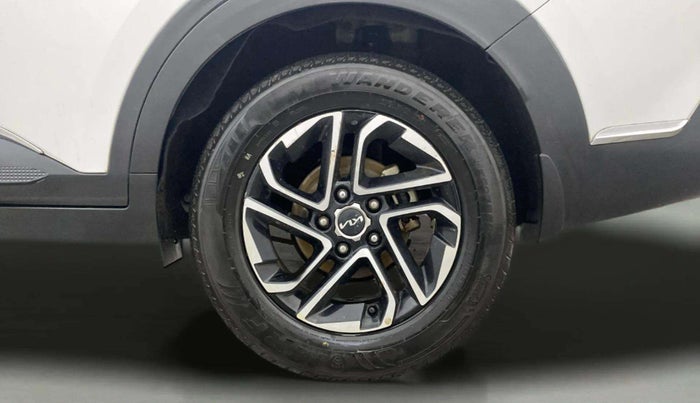 2022 KIA CARENS PRESTIGE PLUS 1.4 PETROL 7 STR, Petrol, Manual, 20,327 km, Left Rear Wheel