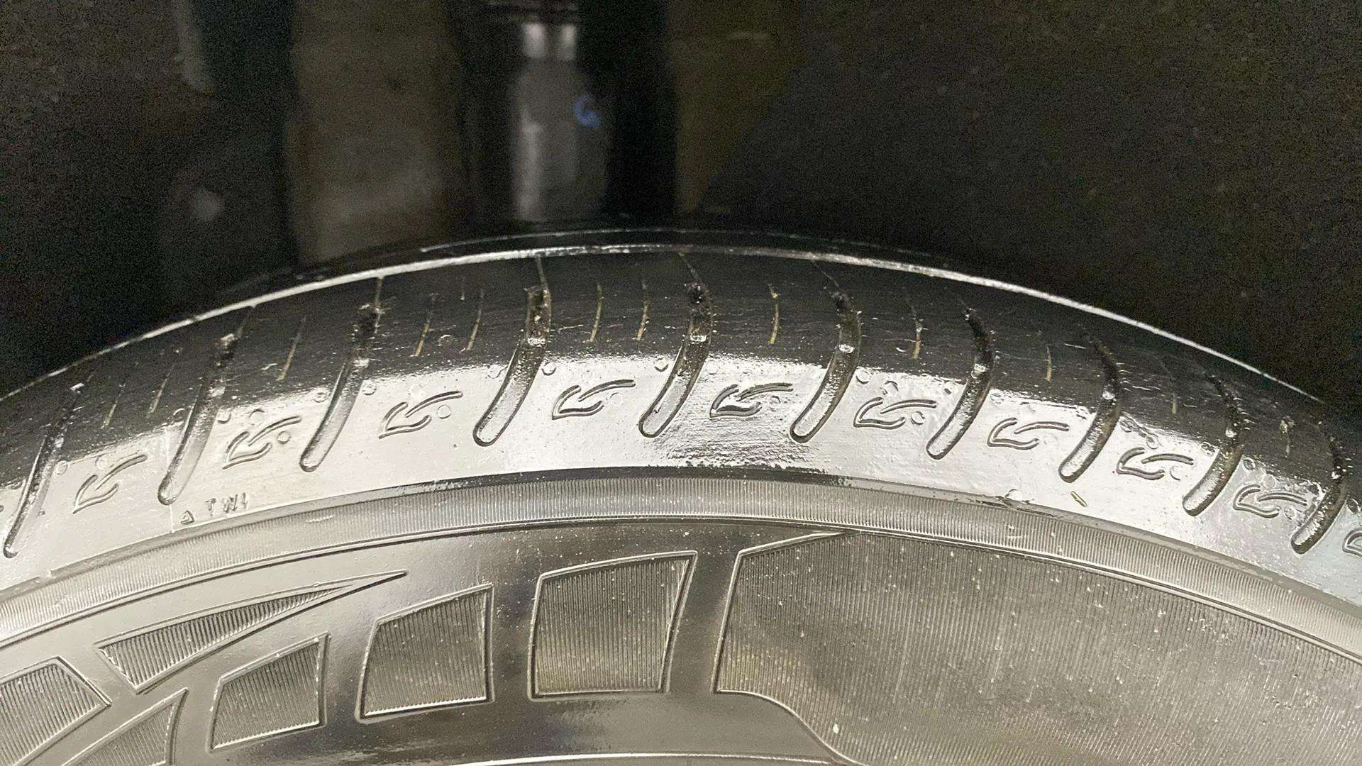 RHS-Rear-Tyre-Tread-19
