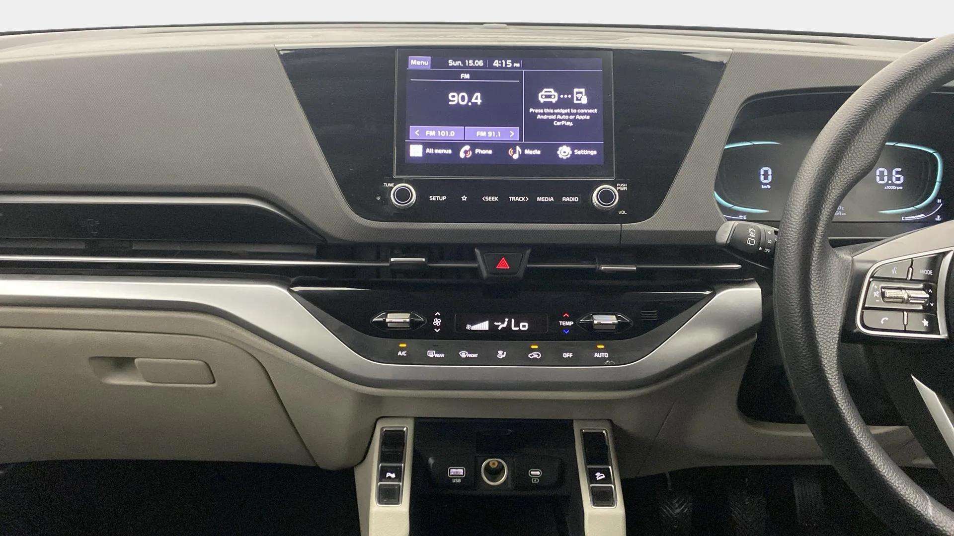 Center-console---infotainment-28
