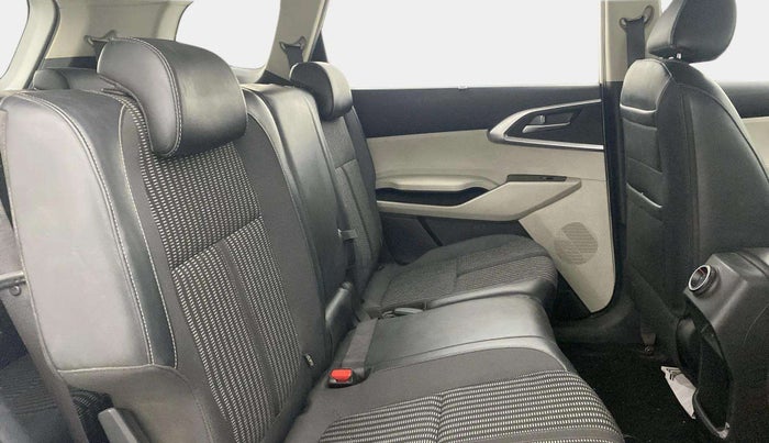 2022 KIA CARENS PRESTIGE PLUS 1.4 PETROL 7 STR, Petrol, Manual, 20,327 km, Right Side Rear Door Cabin