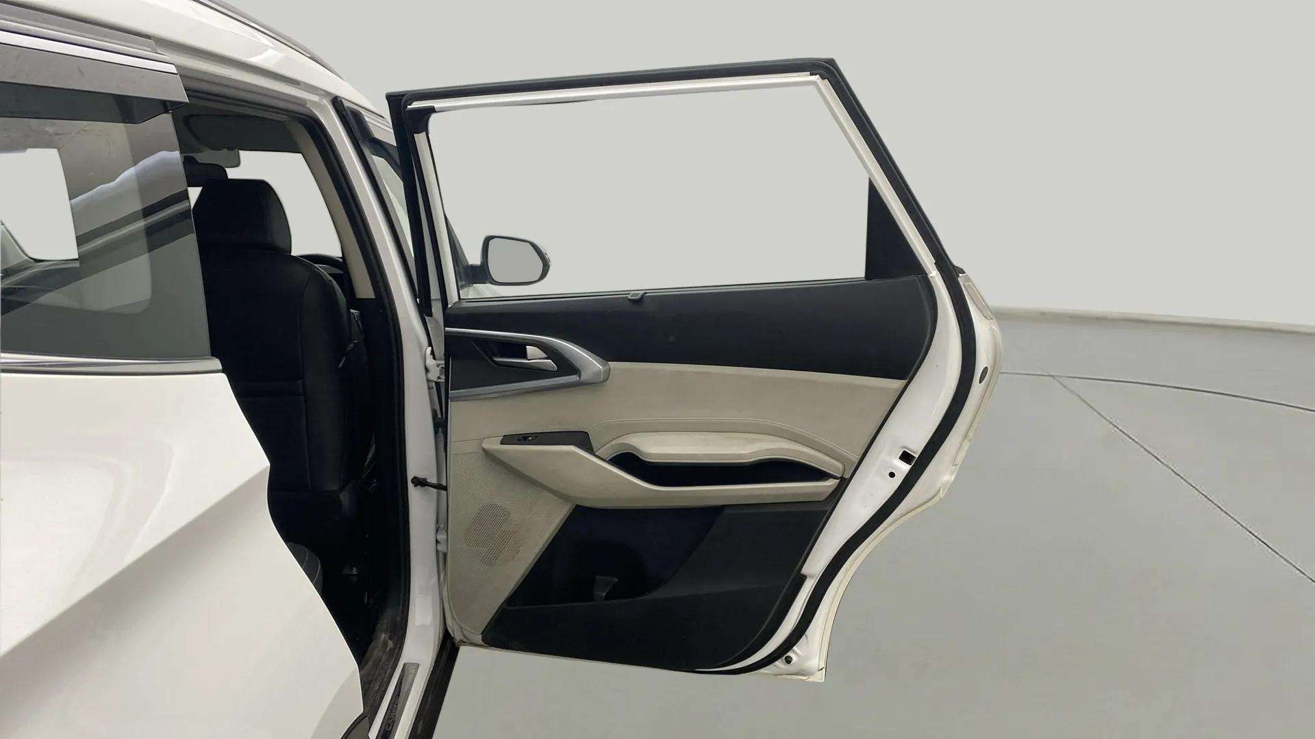 RHS-Rear-Door-Open-33