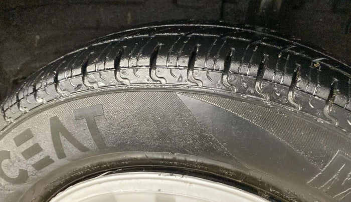 2015 Renault Kwid RXL, Petrol, Manual, 25,535 km, Right Rear Tyre Tread