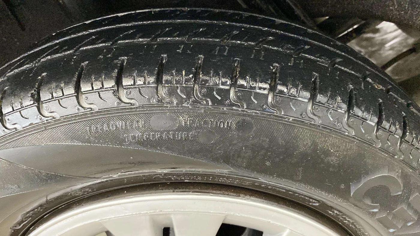 2015 Renault Kwid RXL, Petrol, Manual, 25,535 km, Left Front Tyre Tread