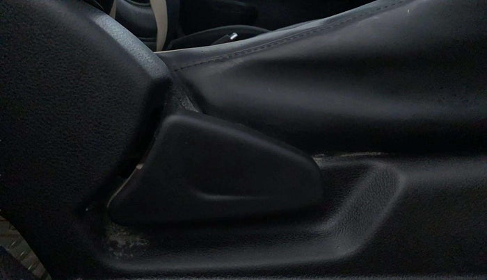 2018 Renault Kwid RXT 1.0 AMT (O), Petrol, Automatic, 41,863 km, Driver Side Adjustment Panel
