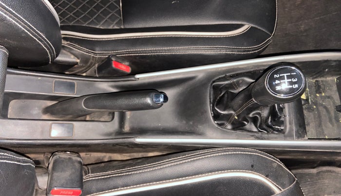 2017 Maruti Baleno ZETA PETROL 1.2, Petrol, Manual, 1,02,582 km, Gear Lever