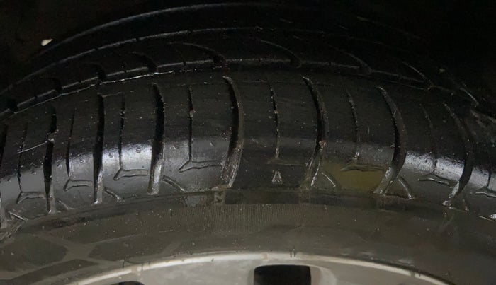 2017 Maruti Baleno ZETA PETROL 1.2, Petrol, Manual, 1,02,582 km, Left Front Tyre Tread