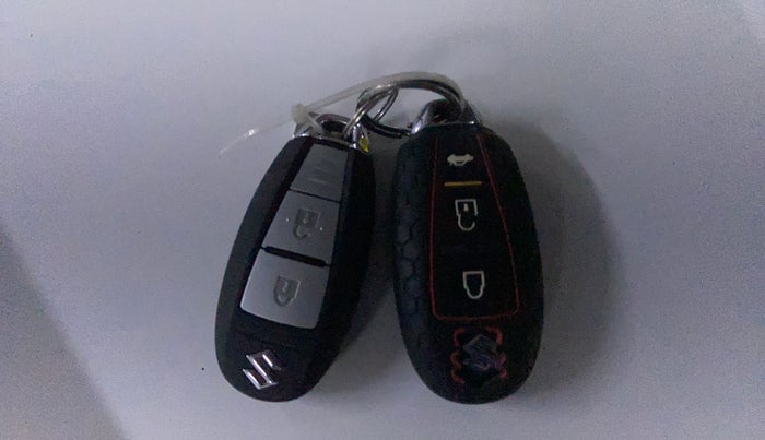 2017 Maruti Baleno ZETA PETROL 1.2, Petrol, Manual, 1,02,582 km, Key Close Up