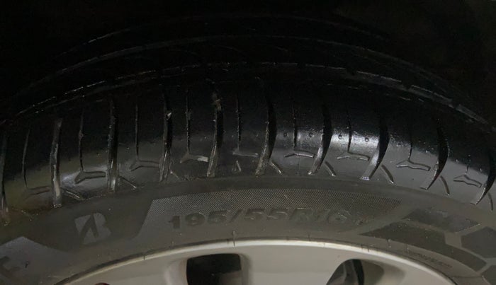 2017 Maruti Baleno ZETA PETROL 1.2, Petrol, Manual, 1,02,582 km, Right Front Tyre Tread