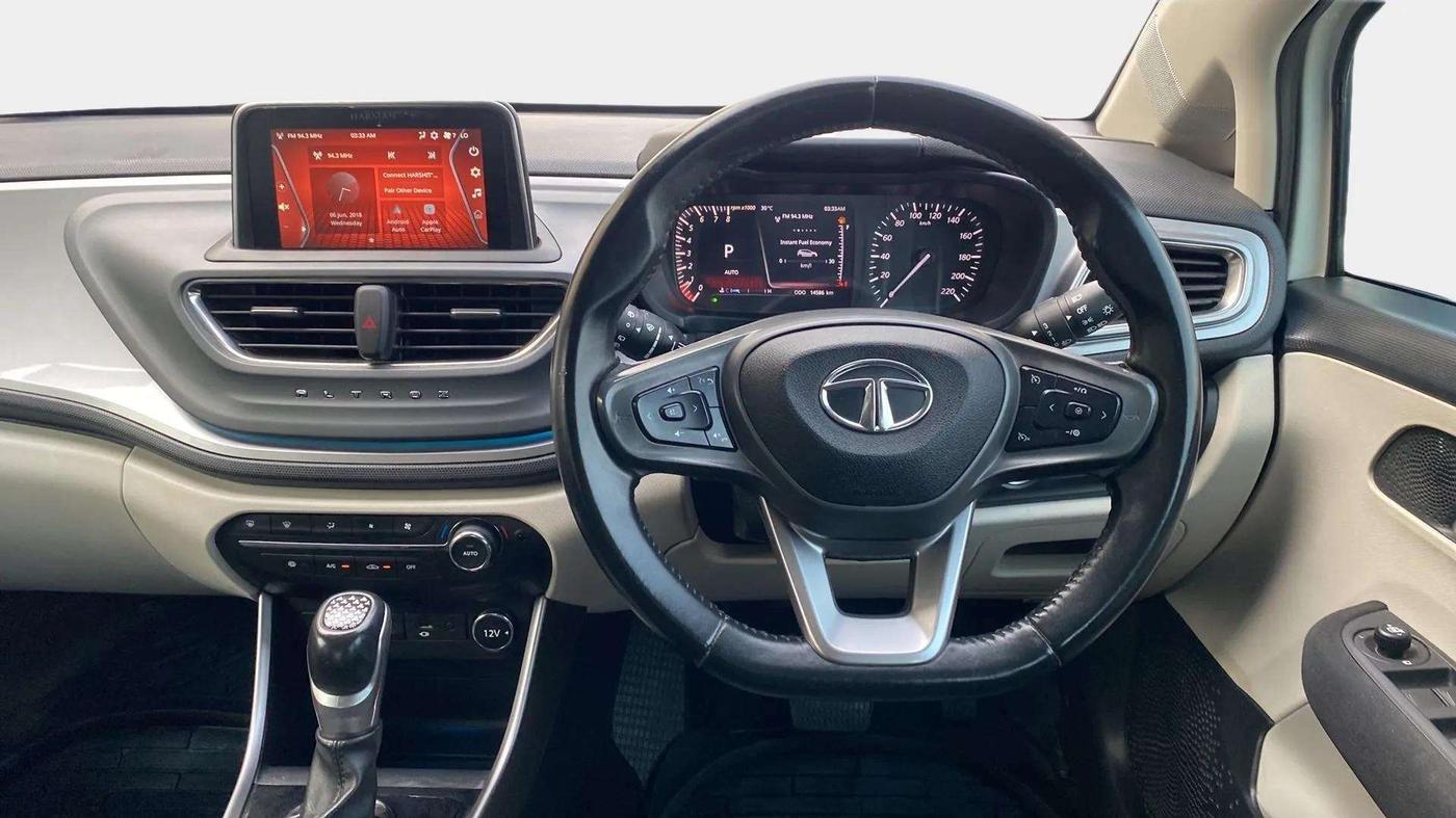 2023 Tata ALTROZ XZA PLUS, Petrol, Automatic, 14,704 km, Steering Wheel Close Up