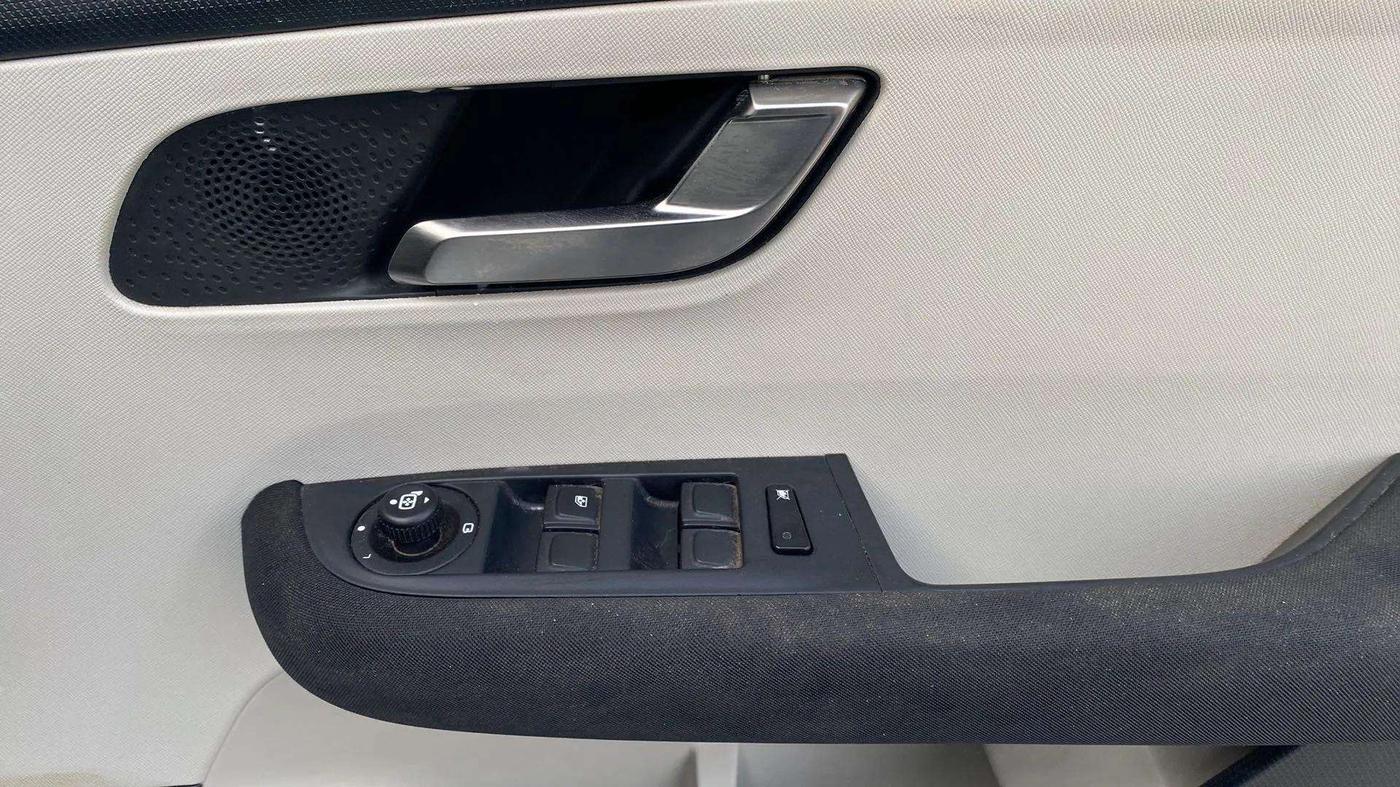 2023 Tata ALTROZ XZA PLUS, Petrol, Automatic, 14,704 km, Driver Side Door Panels Control