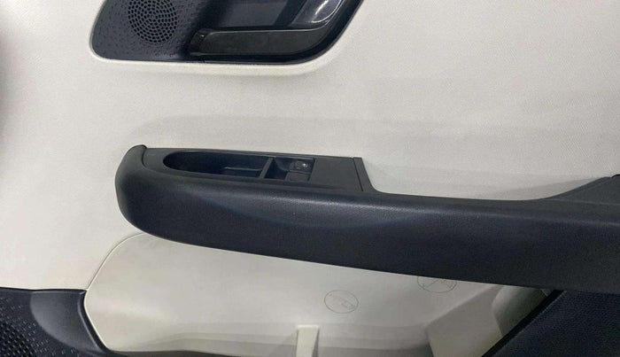 2022 Tata ALTROZ XE PLUS DIESEL, Diesel, Manual, 16,857 km, Driver Side Door Panels Control