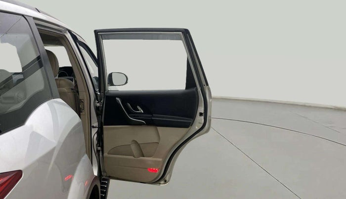 2016 Mahindra XUV500 W8, Diesel, Manual, 48,563 km, RHS Rear Door