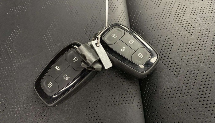 2024 Tata ALTROZ  XZA Plus Sunroof Dark Edition, Petrol, Automatic, 14,084 km, Key Close Up