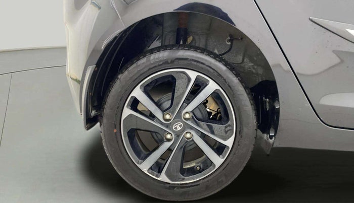 2024 Tata ALTROZ  XZA Plus Sunroof Dark Edition, Petrol, Automatic, 14,084 km, Right Rear Wheel