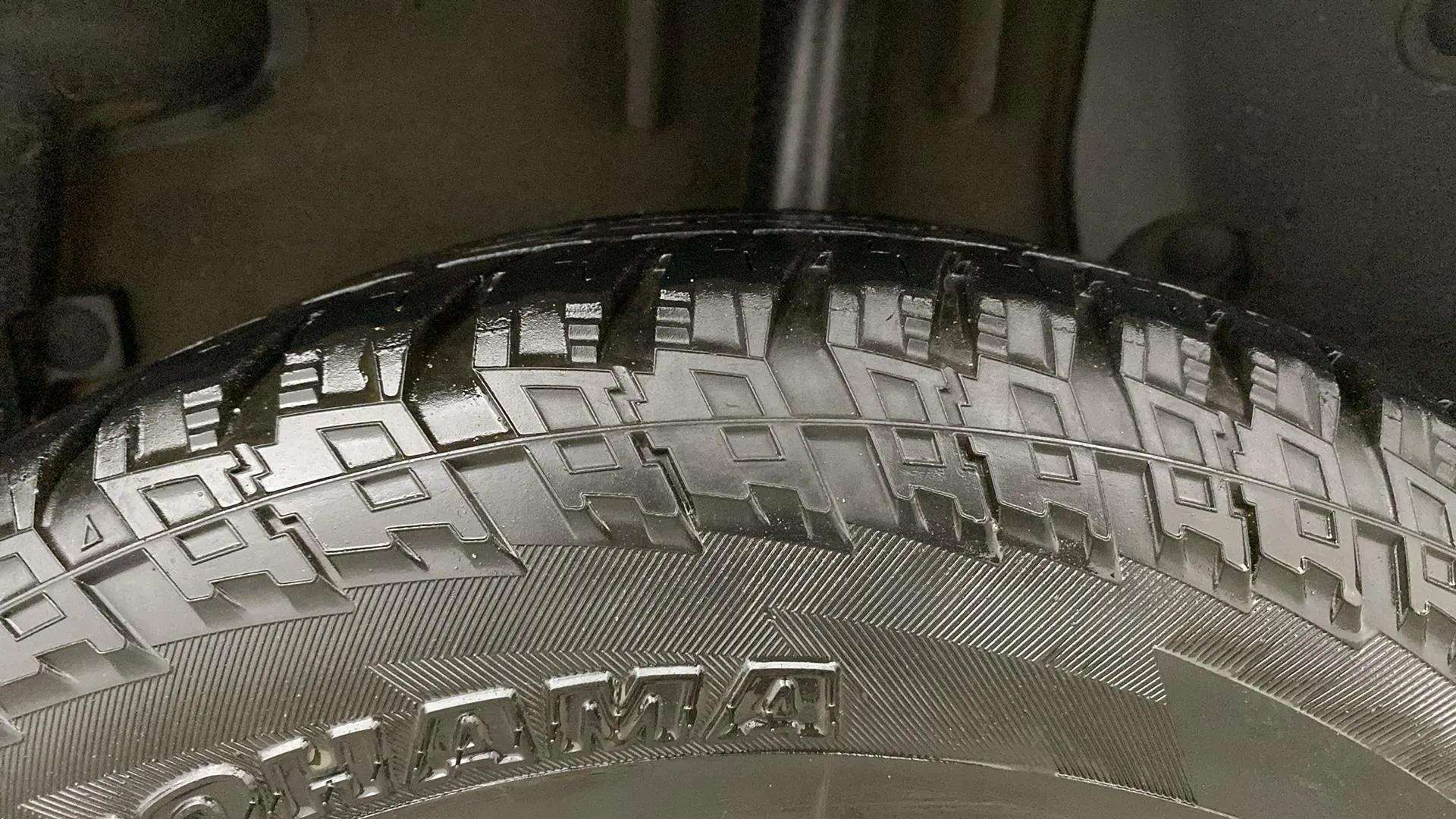 LHS-Rear-Tyre-Tread-21