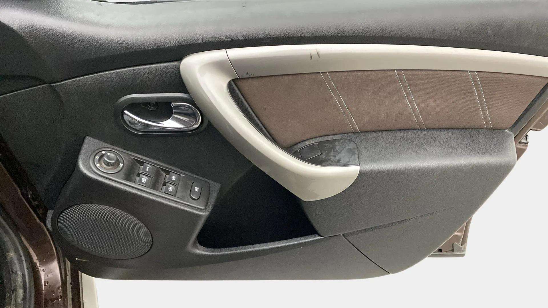 Driver-side-door-panel-control-39