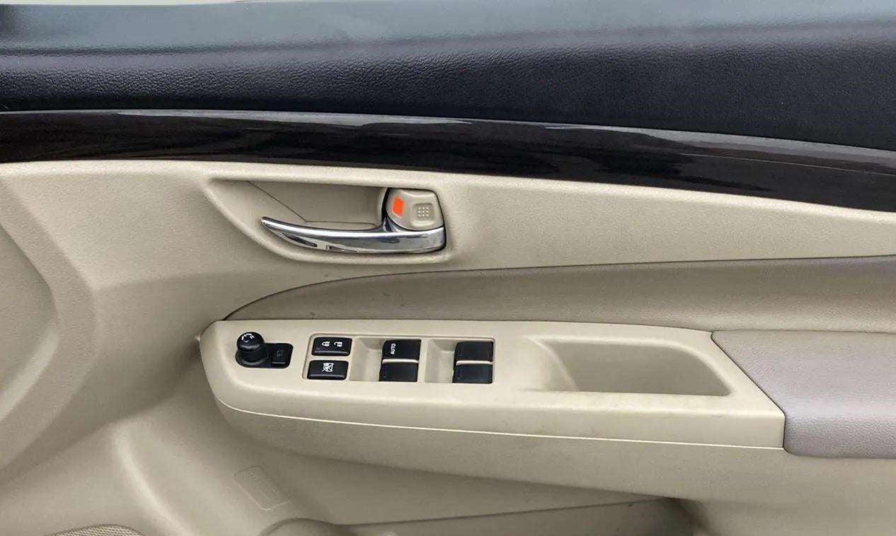 Driver-side-door-panel-control-39