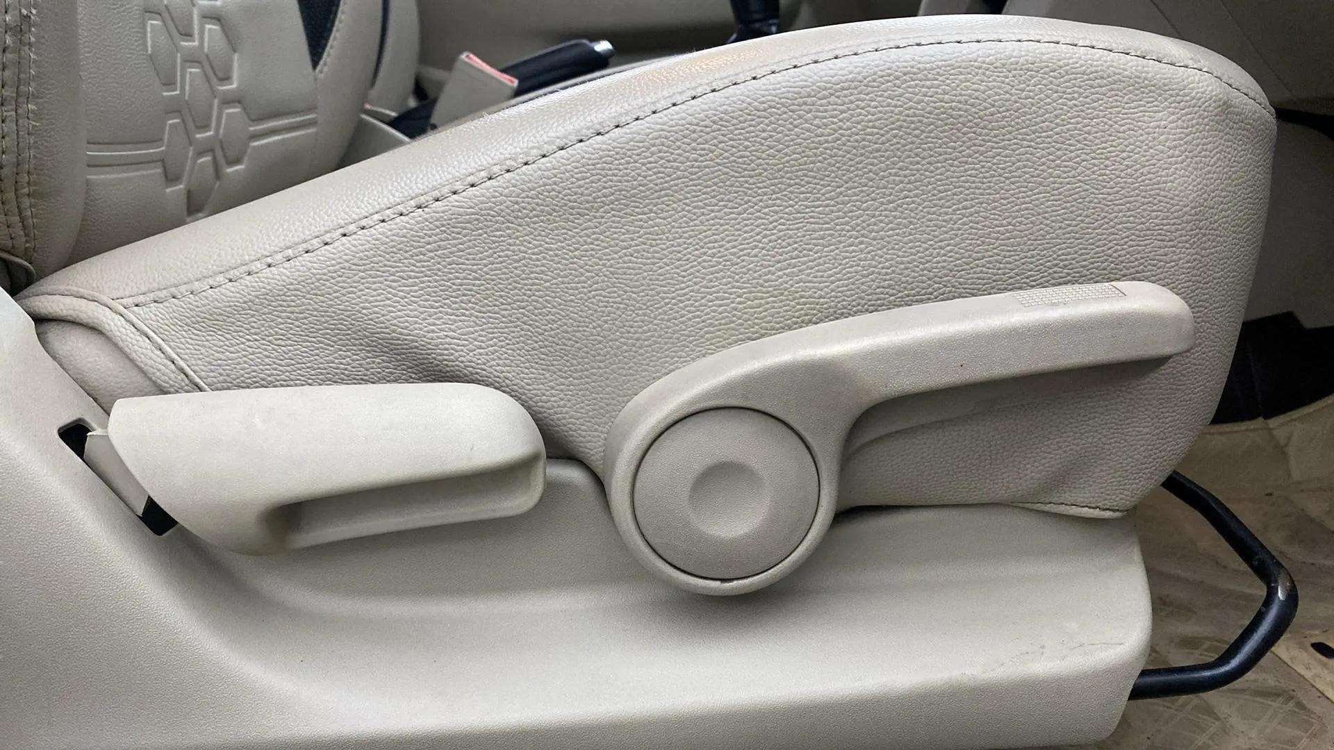 Driver-side-adjustment-panel-40