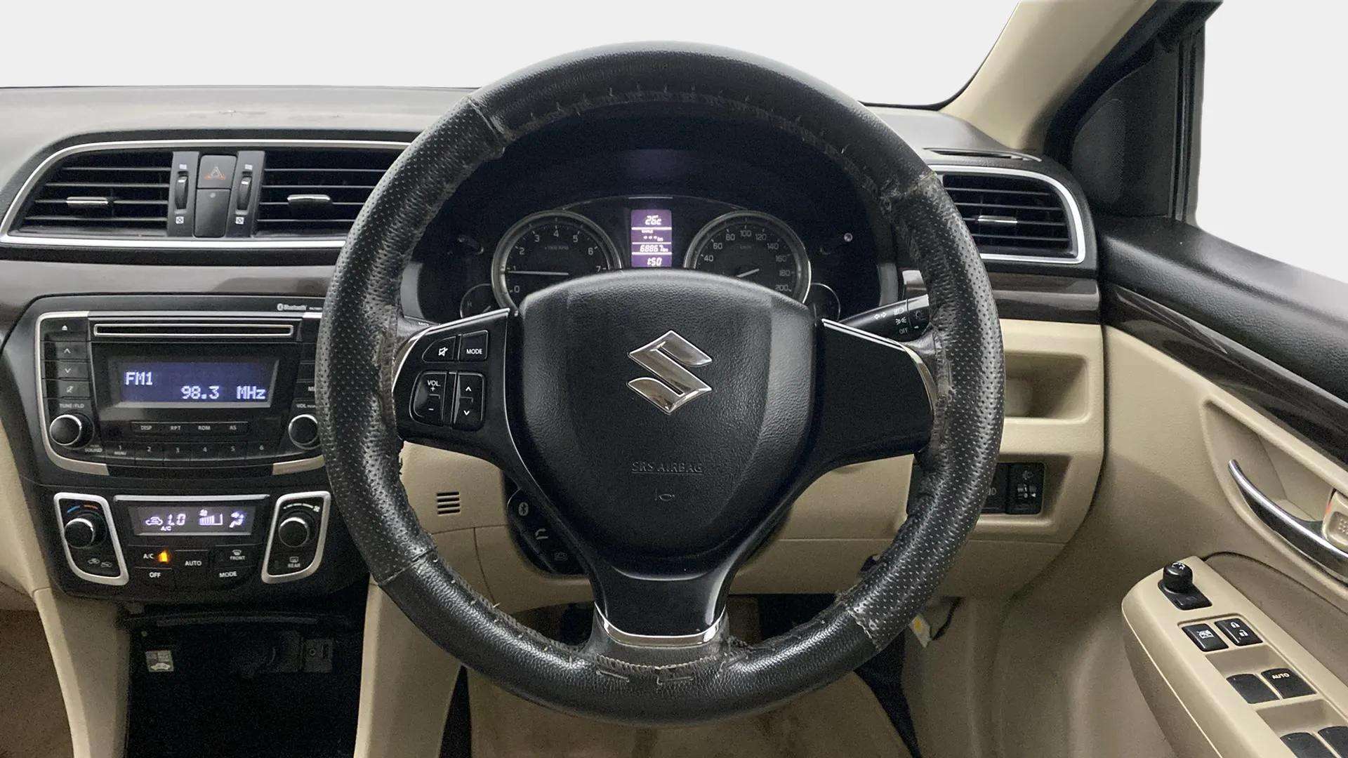 Steering-wheel-close-up-29