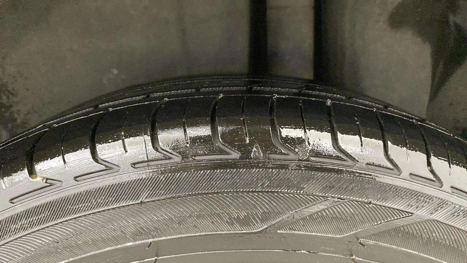 LHS-Rear-Tyre-Tread-21