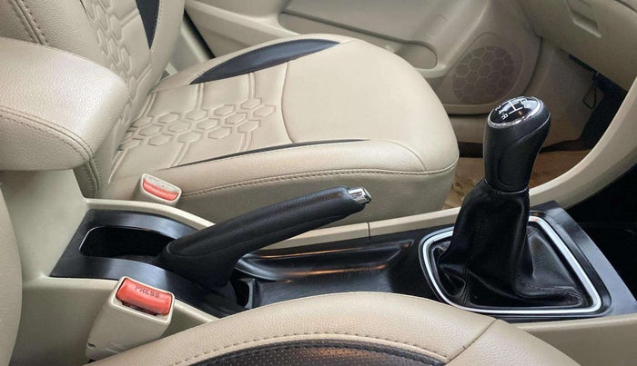 2016 Maruti Ciaz ZXI, Petrol, Manual, 68,846 km, Gear Lever