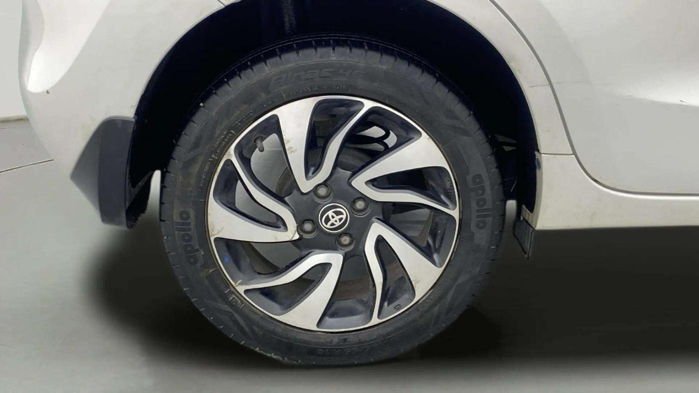 2020 Toyota Glanza V, Petrol, Manual, 17,297 km, Right Rear Wheel