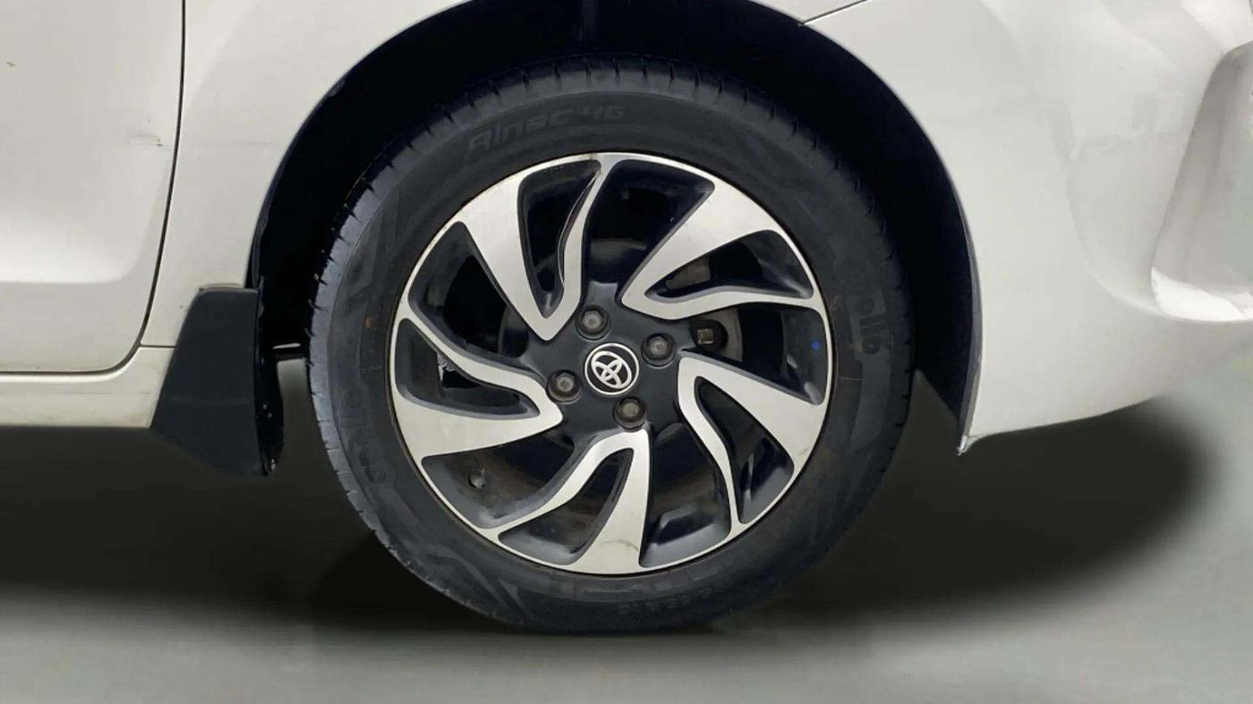2020 Toyota Glanza V, Petrol, Manual, 17,297 km, Right Front Wheel
