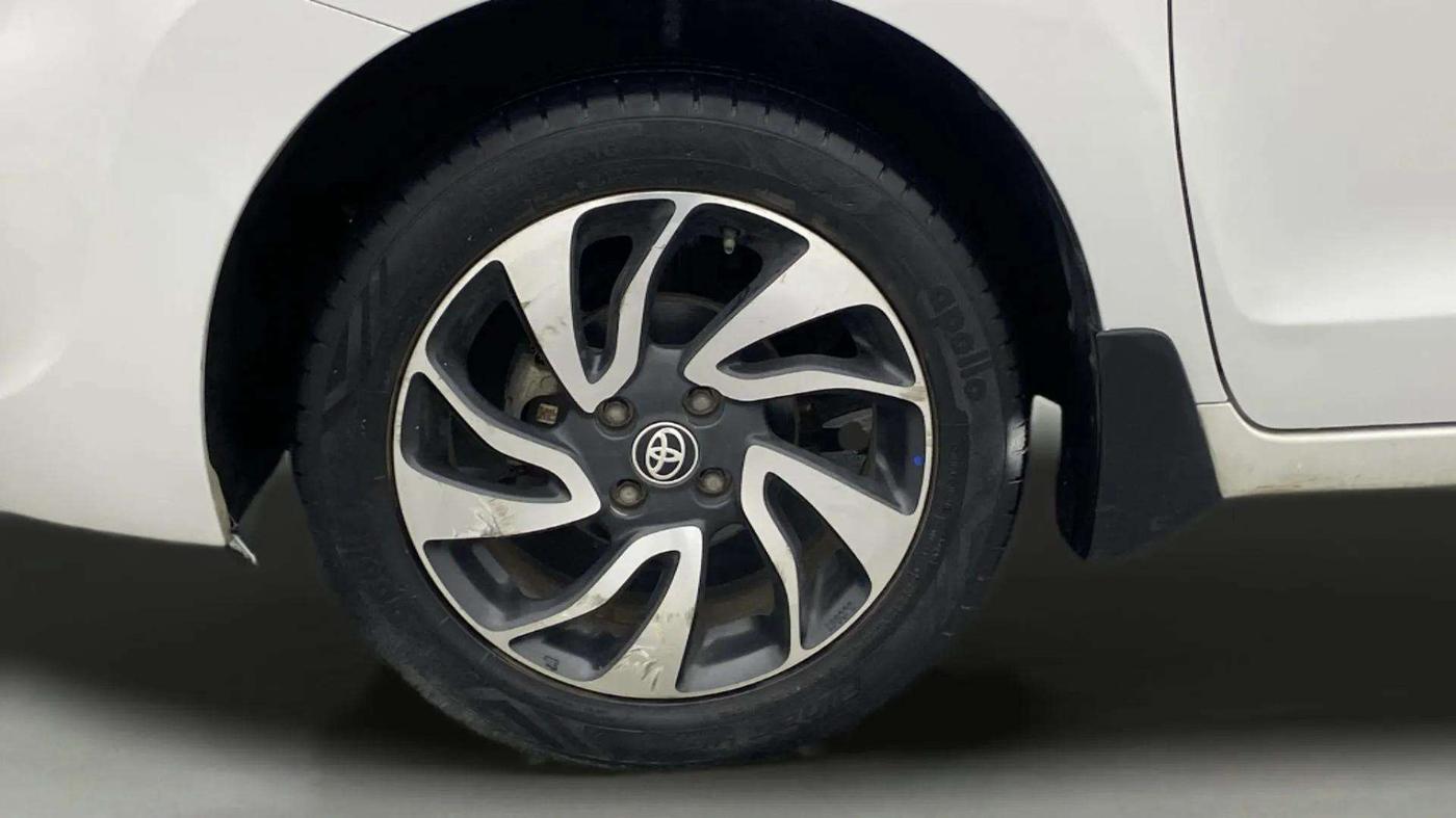 2020 Toyota Glanza V, Petrol, Manual, 17,297 km, Left Front Wheel