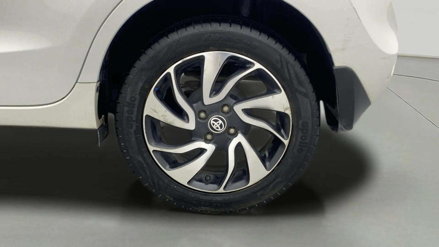 2020 Toyota Glanza V, Petrol, Manual, 17,297 km, Left Rear Wheel