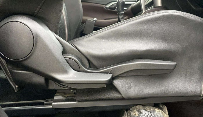 2022 Maruti Grand Vitara ZETA SMART HYBRID, Petrol, Manual, 56,470 km, Driver Side Adjustment Panel