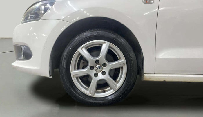 2013 Volkswagen Vento HIGHLINE 1.6 MPI, Petrol, Manual, 59,856 km, Left Front Wheel