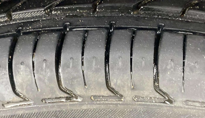 2019 Hyundai Elite i20 SPORTZ PLUS 1.2, Petrol, Manual, 35,560 km, Right Front Tyre Tread