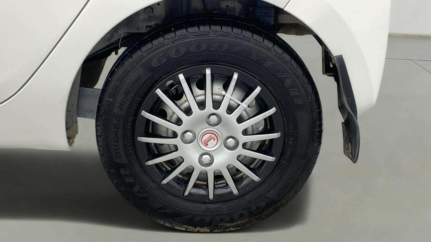 2013 Hyundai Eon D-LITE+, Petrol, Manual, 42,916 km, Left Rear Wheel
