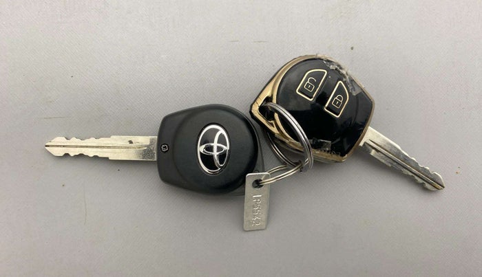 2023 Toyota Glanza E, Petrol, Manual, 29,624 km, Key Close Up