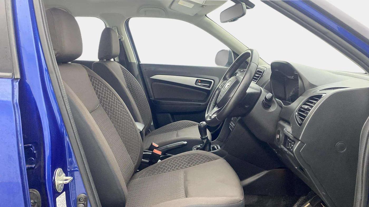 2021 Toyota URBAN CRUISER PREMIUM GRADE MT DUAL TONE, Petrol, Manual, 38,133 km, Right Side Front Door Cabin