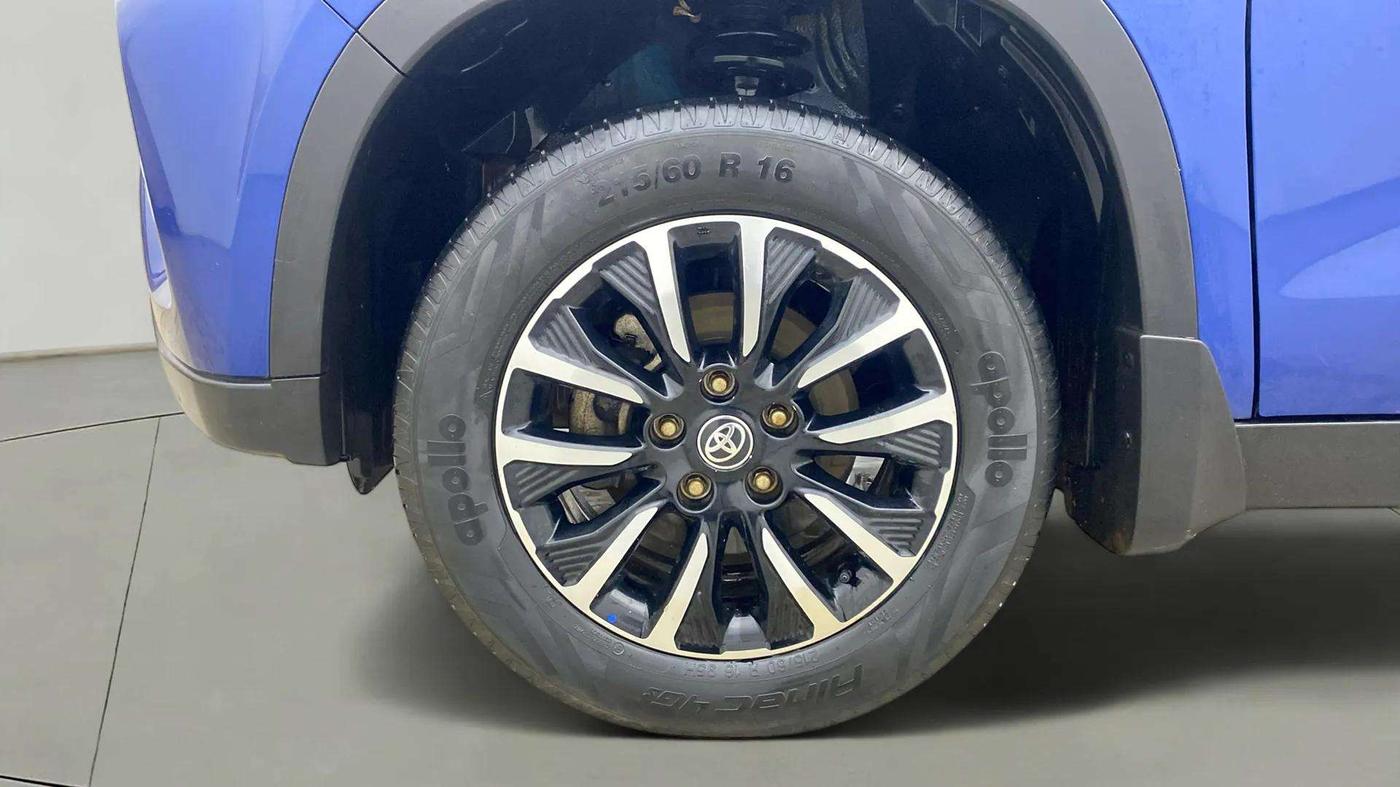 2021 Toyota URBAN CRUISER PREMIUM GRADE MT DUAL TONE, Petrol, Manual, 38,133 km, Left Front Wheel