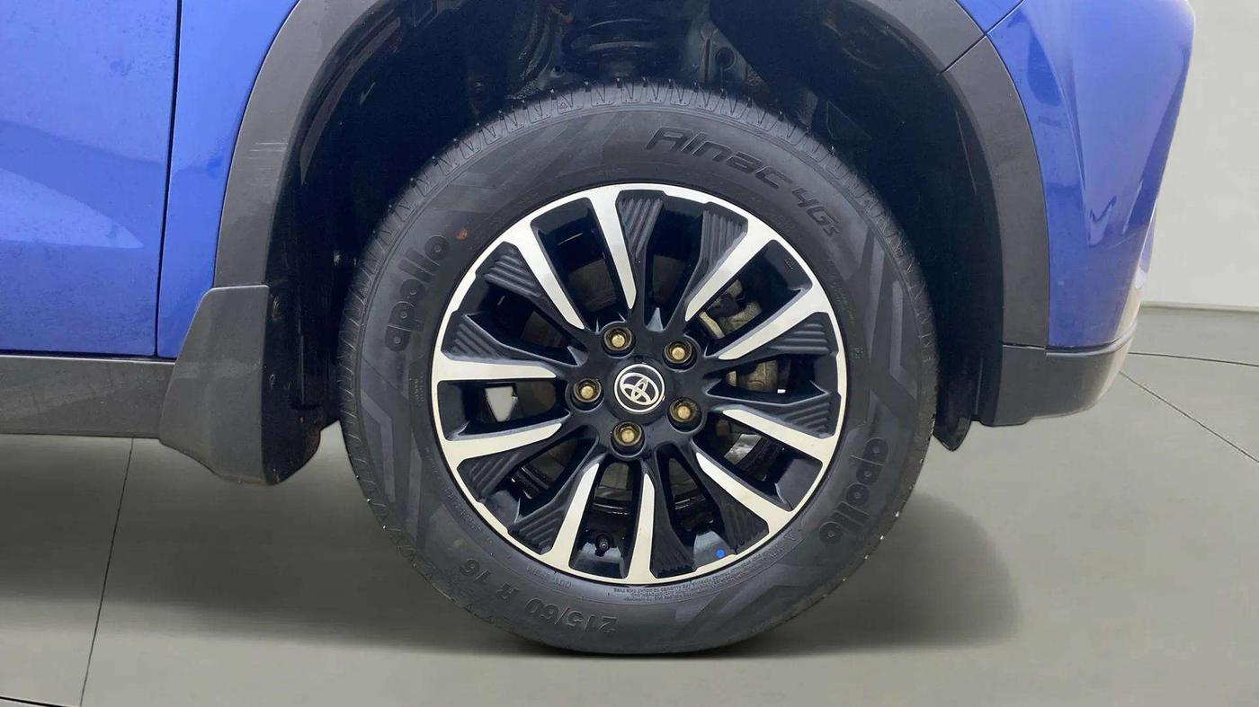 2021 Toyota URBAN CRUISER PREMIUM GRADE MT DUAL TONE, Petrol, Manual, 38,133 km, Right Front Wheel
