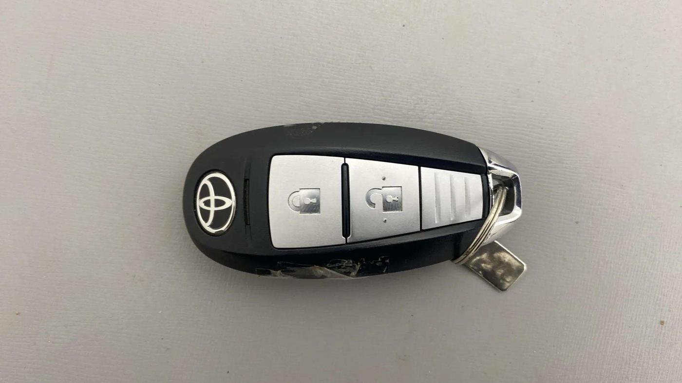 2021 Toyota URBAN CRUISER PREMIUM GRADE MT DUAL TONE, Petrol, Manual, 38,133 km, Key Close Up